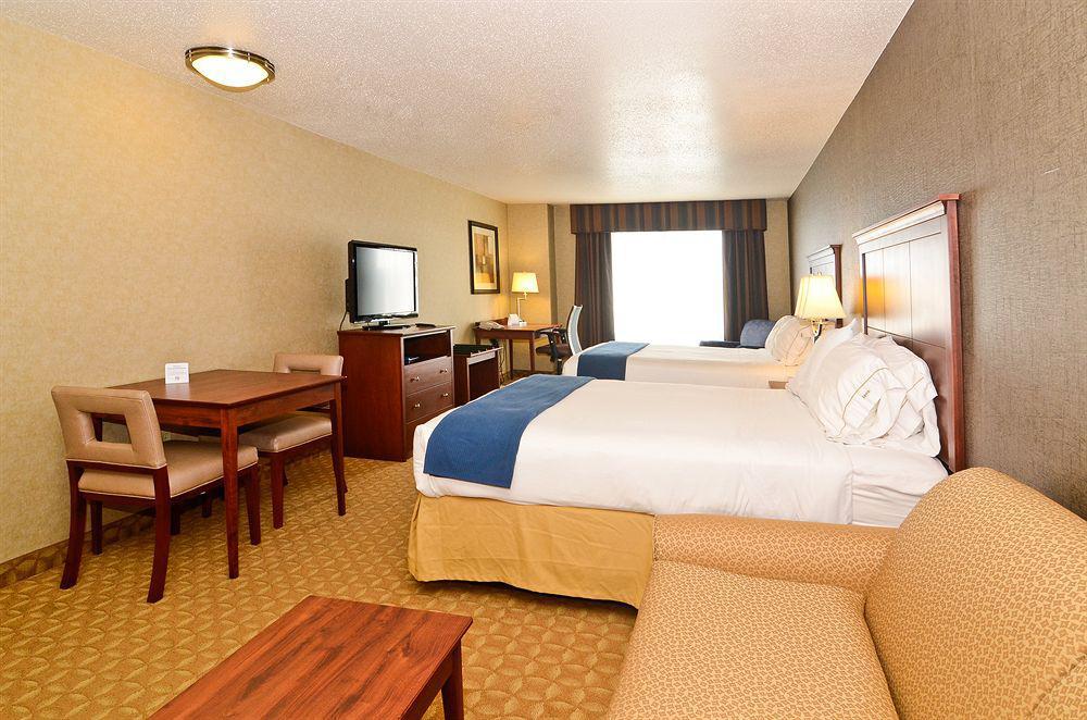 Holiday Inn Express Hotel & Suites Fort Atkinson, An Ihg Hotel Esterno foto