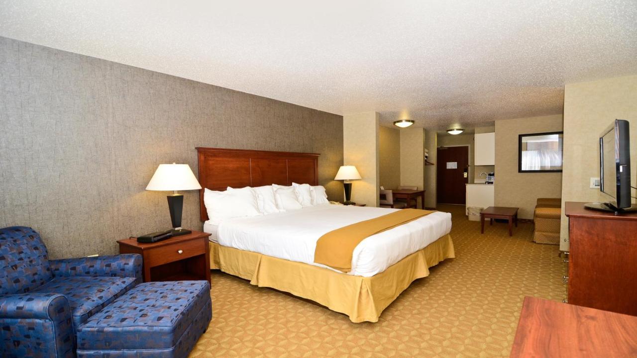 Holiday Inn Express Hotel & Suites Fort Atkinson By Ihg Esterno foto