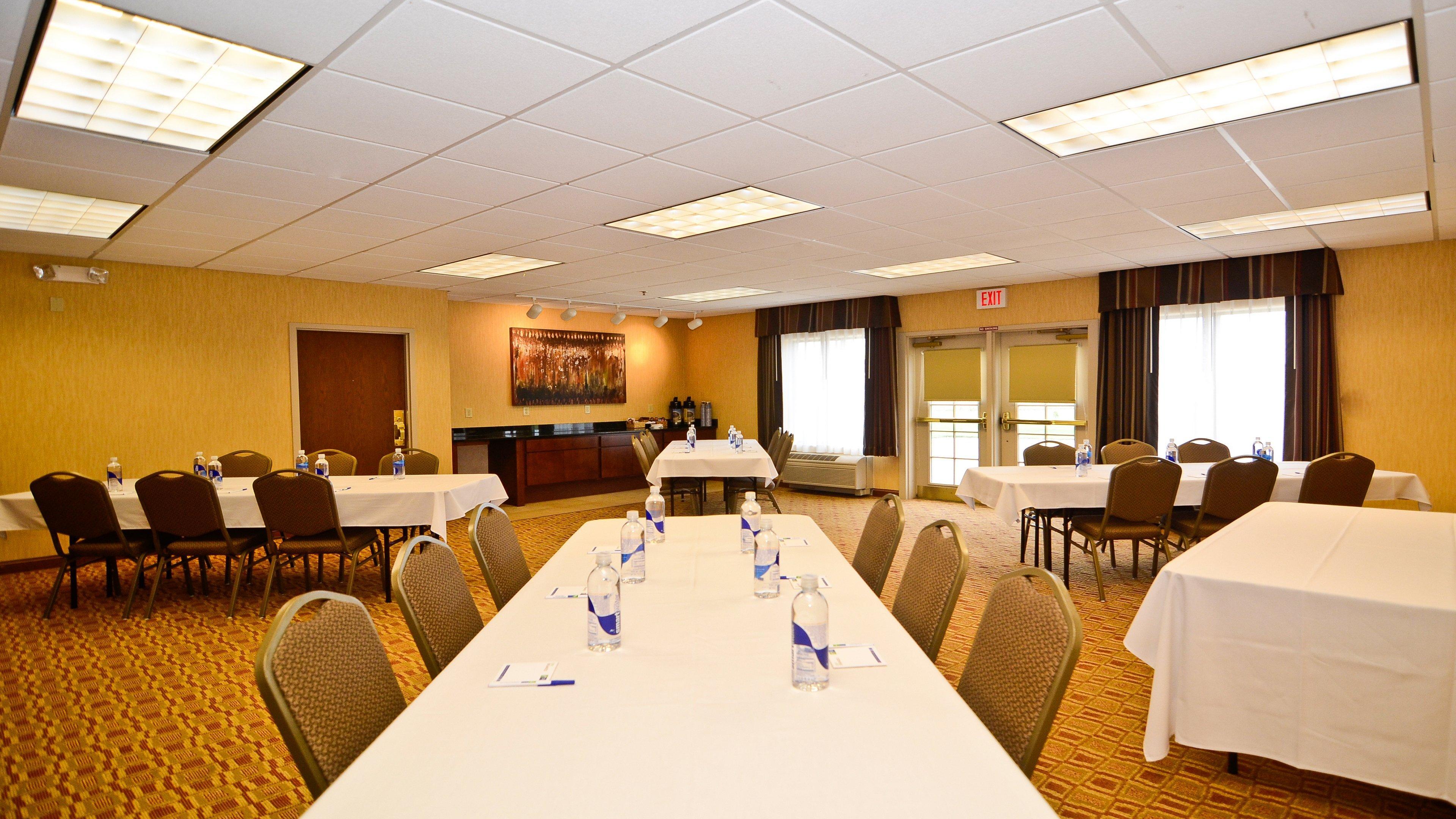 Holiday Inn Express Hotel & Suites Fort Atkinson, An Ihg Hotel Esterno foto