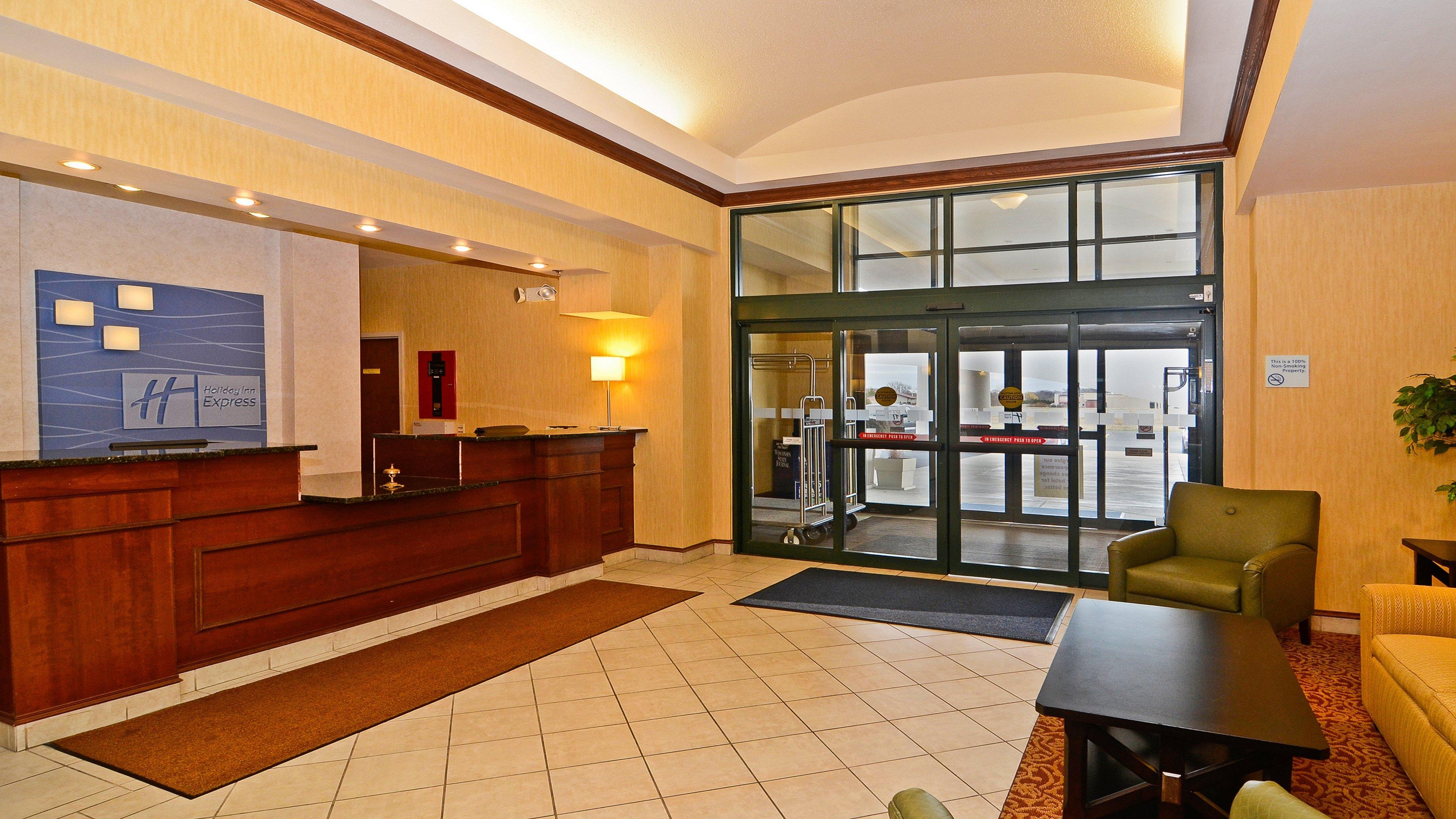 Holiday Inn Express Hotel & Suites Fort Atkinson, An Ihg Hotel Esterno foto