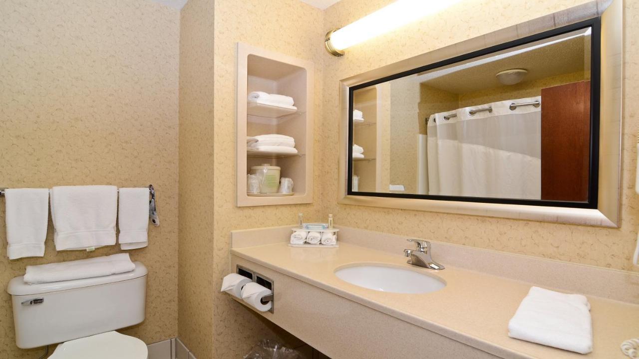 Holiday Inn Express Hotel & Suites Fort Atkinson By Ihg Esterno foto